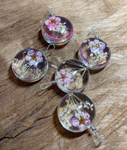 Load image into Gallery viewer, Dried Flower Pendant
